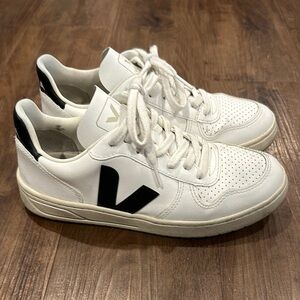 Veja V-10 Sneakers